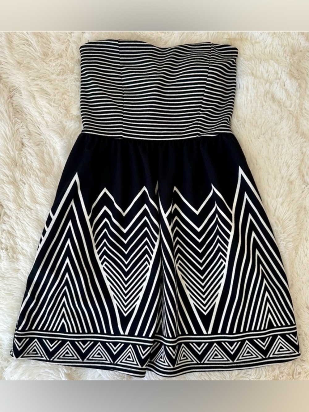 I’M IN LOVE WITH DEREK Black White Strapless Mini Dress Large Boho Tribal Print